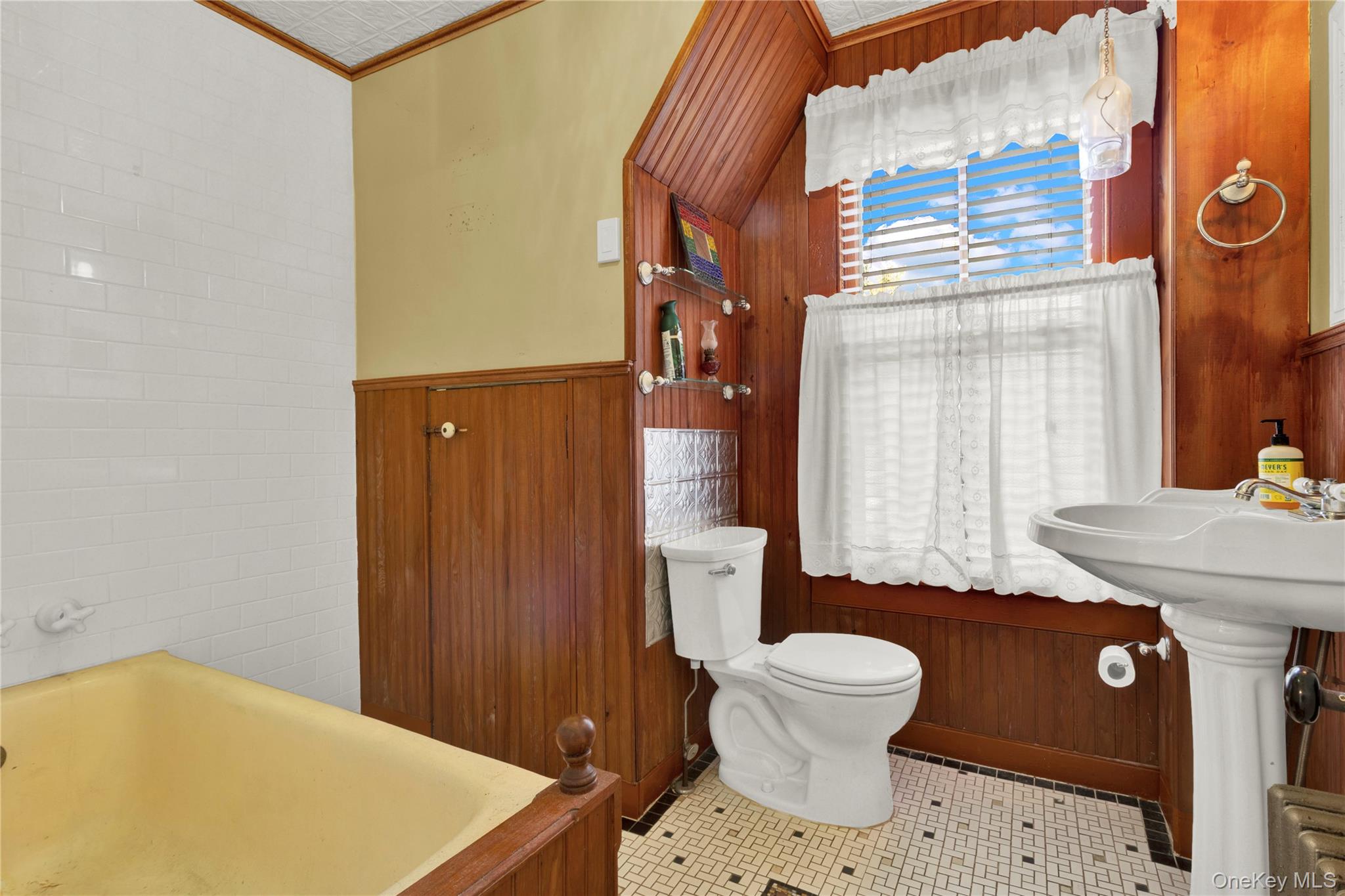 210 Old Town Road East Setauket, NY 11733 - Photo 12 of 28