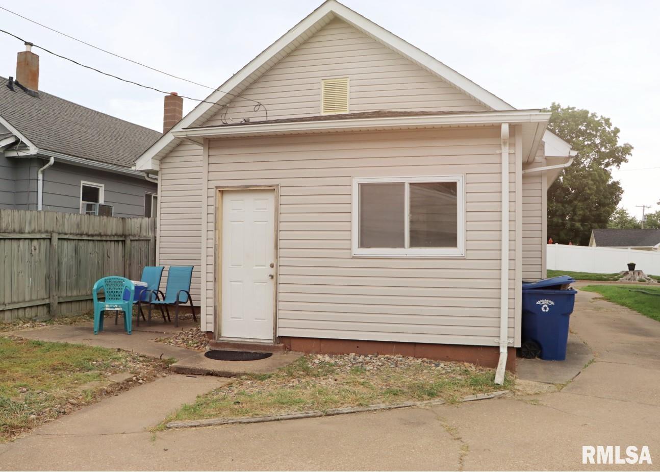 1306 South 9th Street Clinton, IA 52732 - Photo 3 of 19 Gallery Image 3