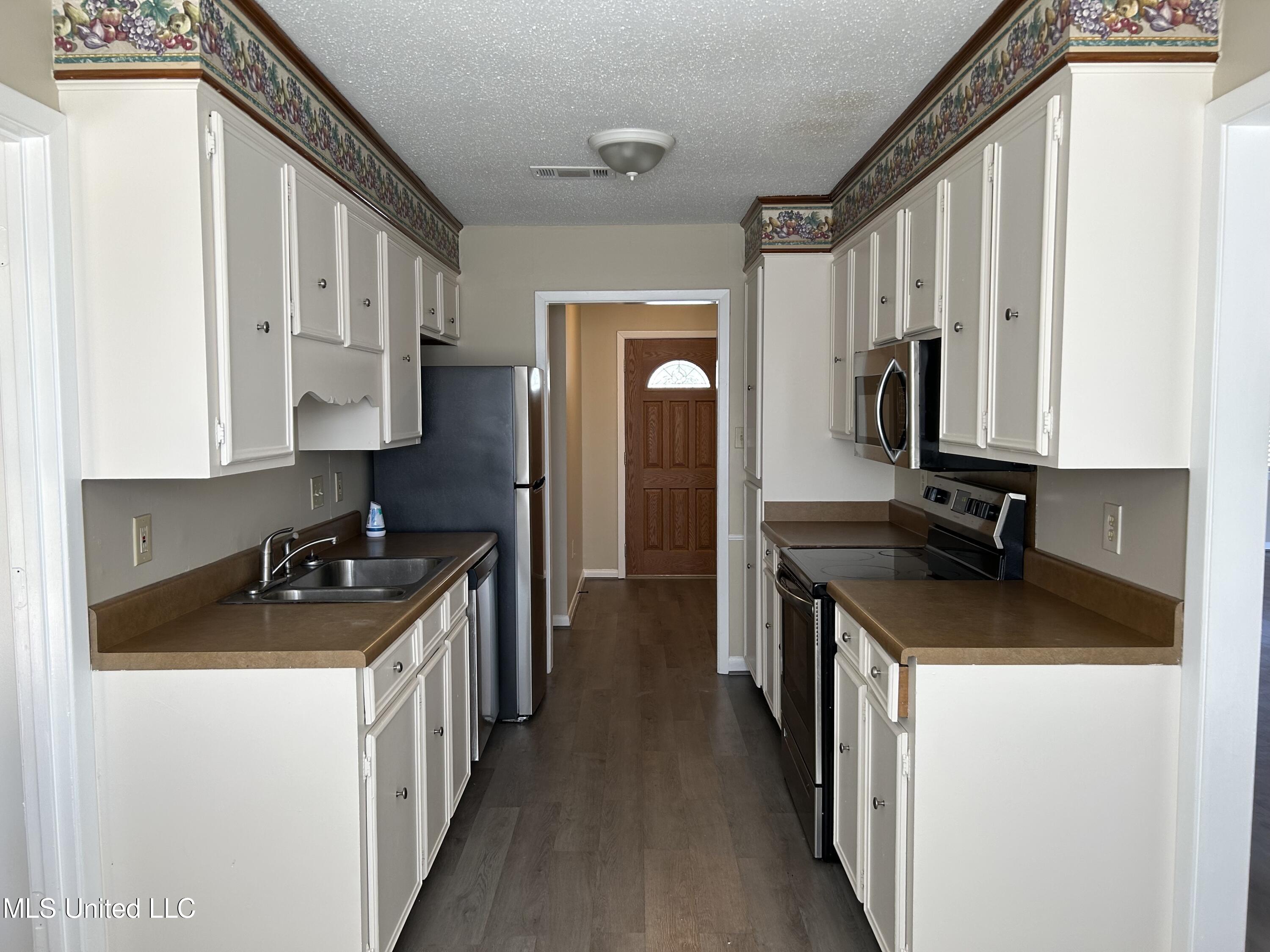 604 Clinton Boulevard Clinton, MS 39056 - Photo 5 of 23 604-Kitchen 2