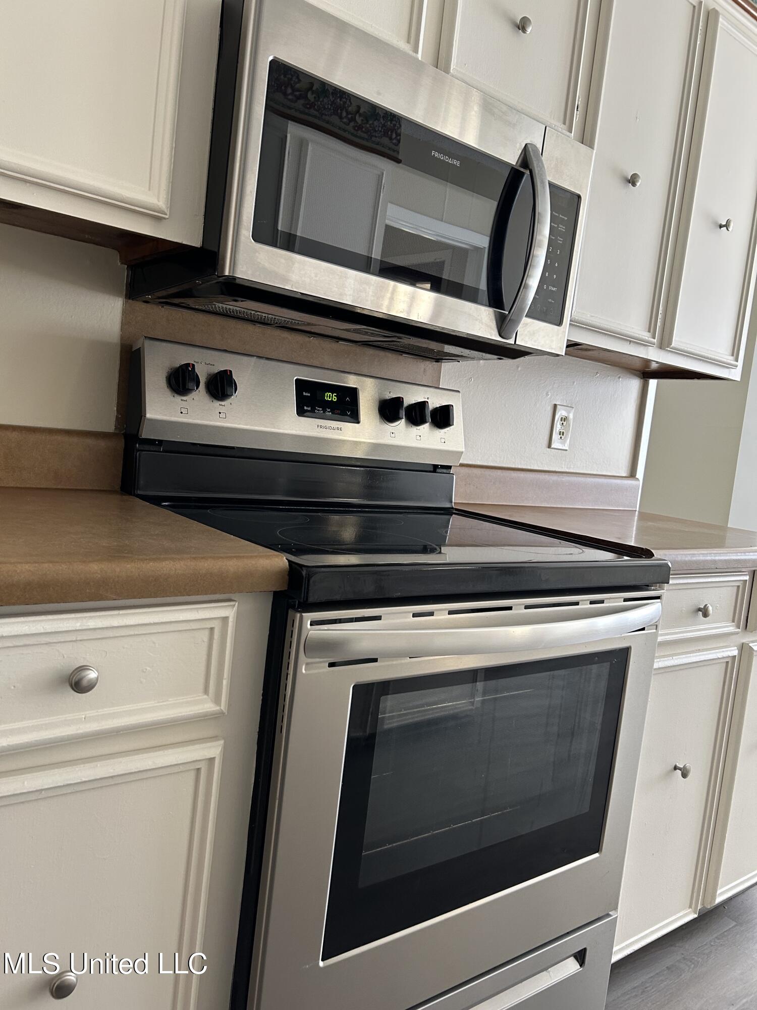 604 Clinton Boulevard Clinton, MS 39056 - Photo 7 of 23 604 Frigidaire appliances