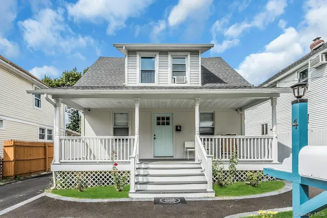 $5,000 | 4 West 11th Street, Huntington Station, NY 11746