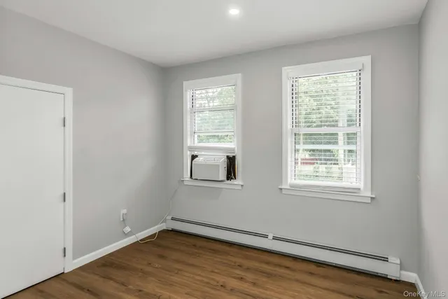 $5,000 | 4 West 11th Street, Huntington Station, NY 11746