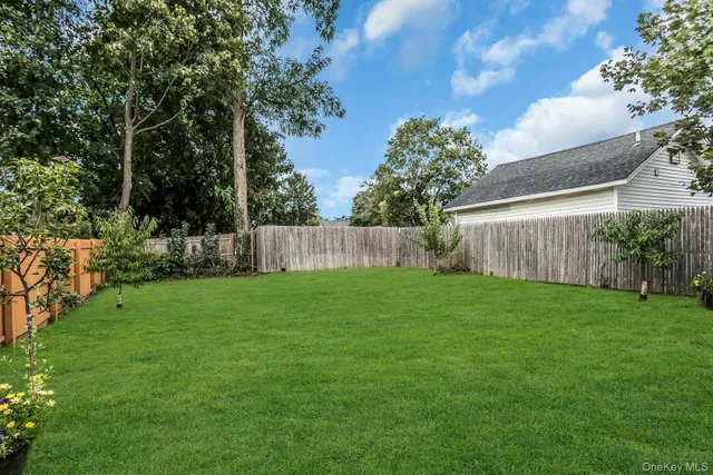 $5,000 | 4 West 11th Street, Huntington Station, NY 11746