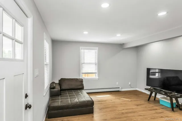 $5,000 | 4 West 11th Street, Huntington Station, NY 11746