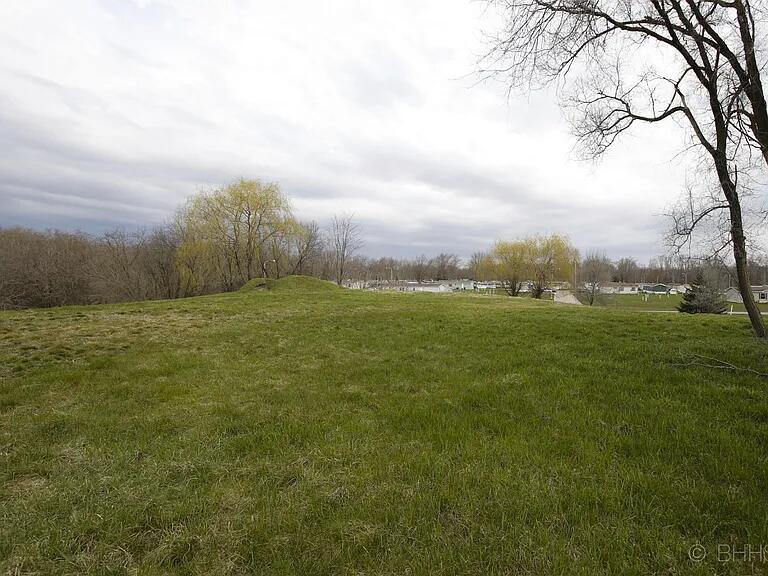 46 North New Moon Terrace Springfield, MI 49037 - Photo 2 of 7 image