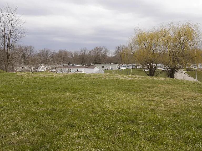 46 North New Moon Terrace Springfield, MI 49037 - Photo 3 of 7 image