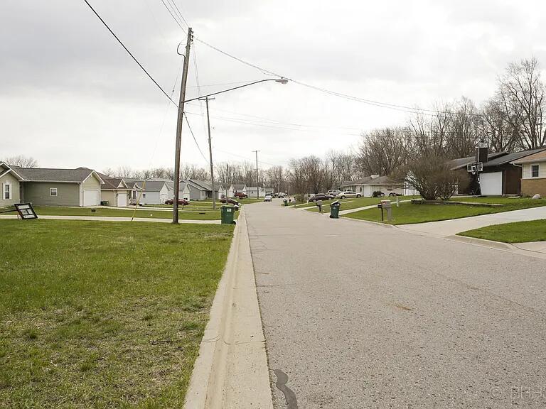 46 North New Moon Terrace Springfield, MI 49037 - Photo 5 of 7 image