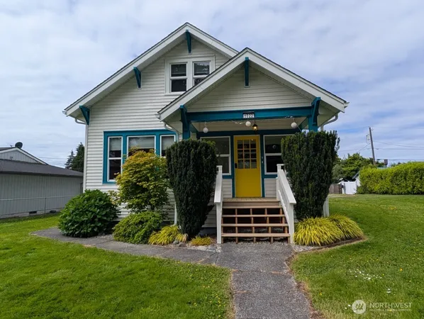 $2,300 | 1022 Oakes Avenue, Unit B, Everett, WA 98201