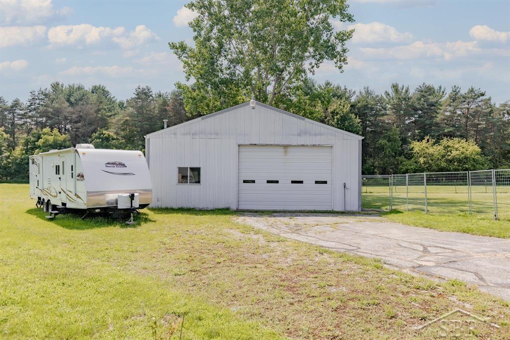 4949 North Hemlock Road Hemlock, MI 48626 - Photo 7 of 37