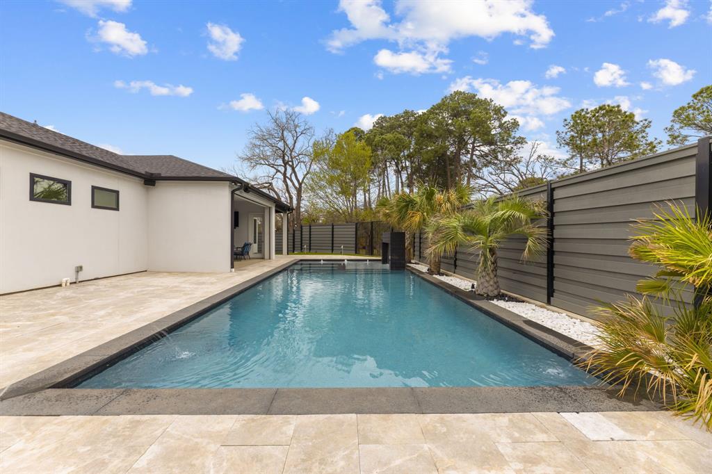 1515 North Fielder Road Arlington, TX 76012 - Photo 4 of 35 a view of a backyard