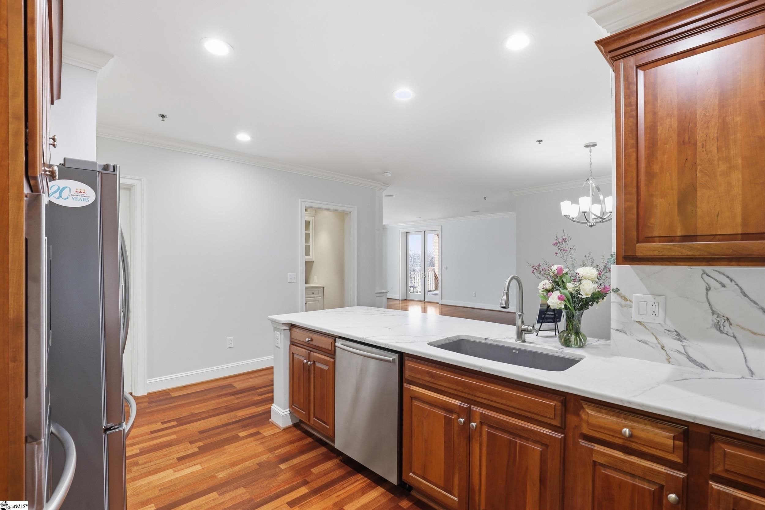 400 North Main Street, Unit 301 Greenville, SC 29601 - Photo 7 of 29