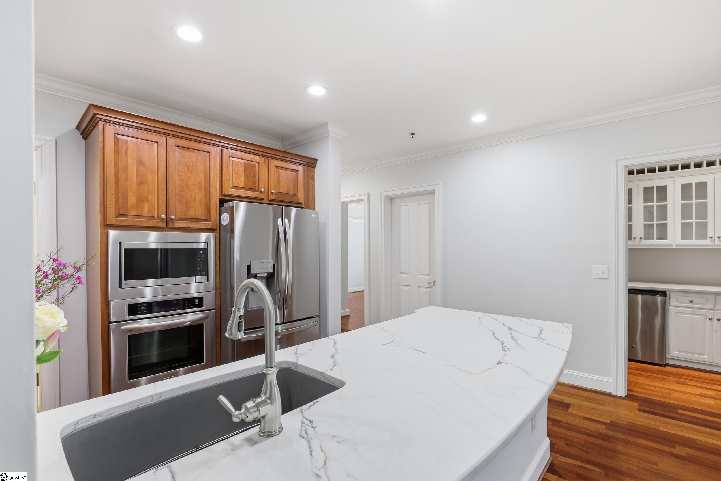 400 North Main Street, Unit 301 Greenville, SC 29601 - Photo 8 of 29