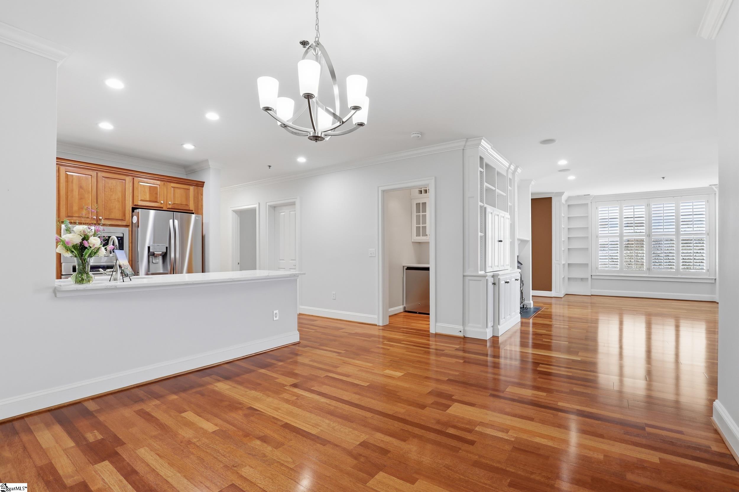 400 North Main Street, Unit 301 Greenville, SC 29601 - Photo 9 of 29