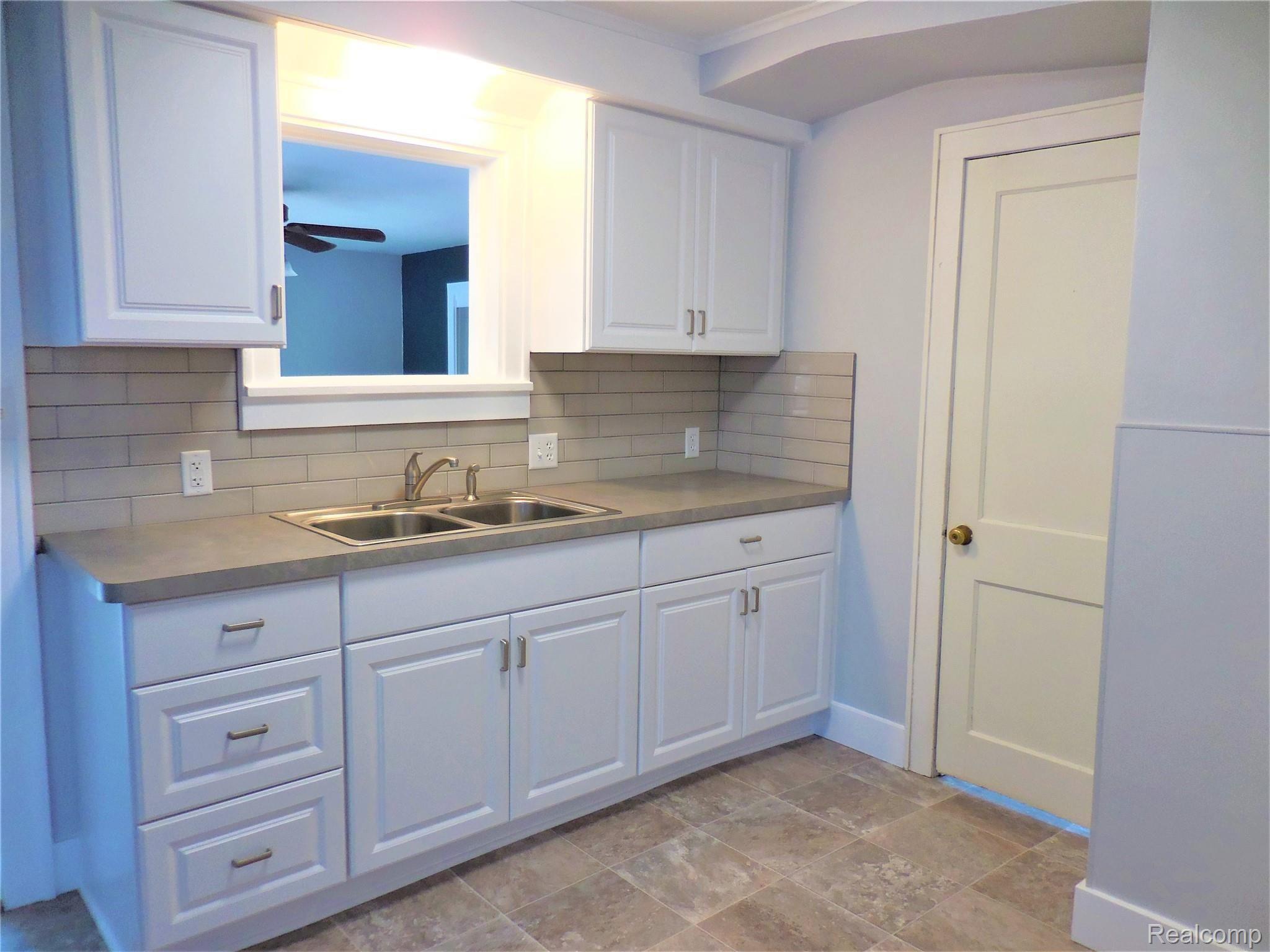1111 Reid Road Flint, MI 48507 - Photo 14 of 42 DSCN4106 (2).JPG