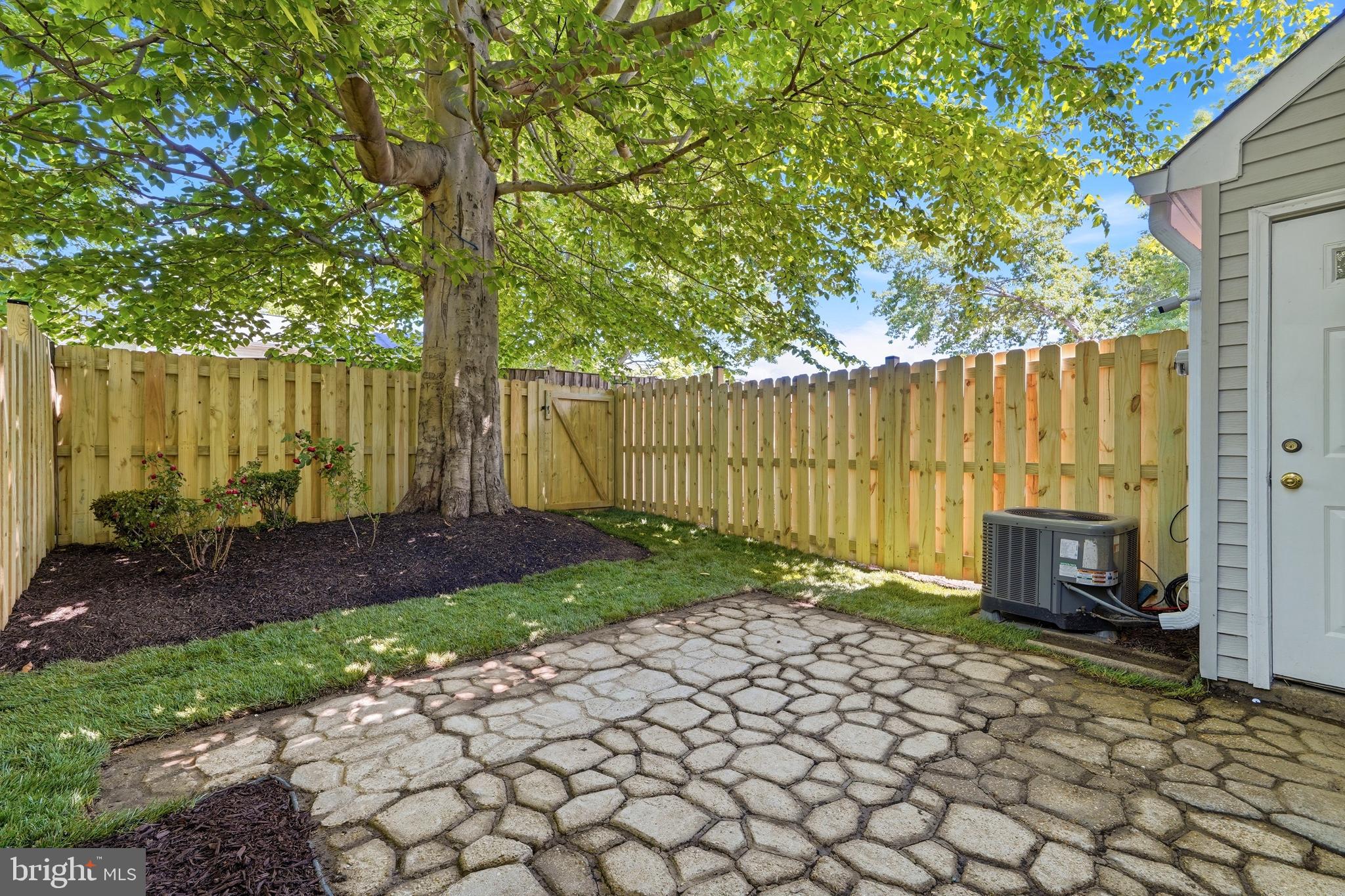 3682 Masthead Trail Triangle, VA 22172 - Photo 51 of 53 a view of garden with patio