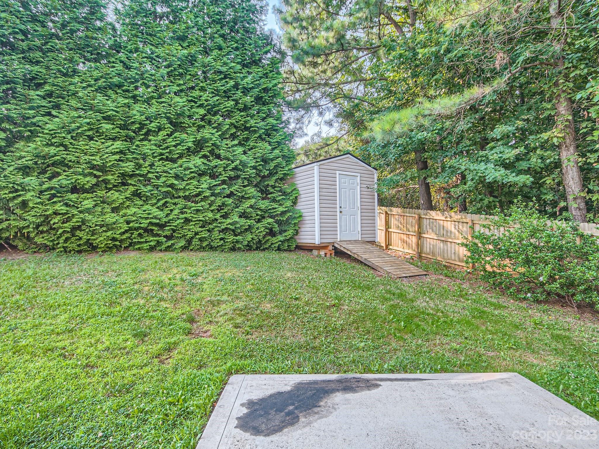6608 Love Ridge Lane Charlotte, NC 28213 - Photo 25 of 28 a view of a back yard