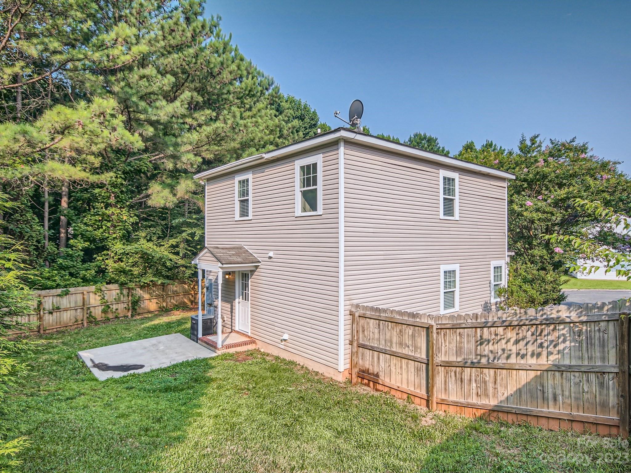 6608 Love Ridge Lane Charlotte, NC 28213 - Photo 28 of 28 a front view of a house with a yard
