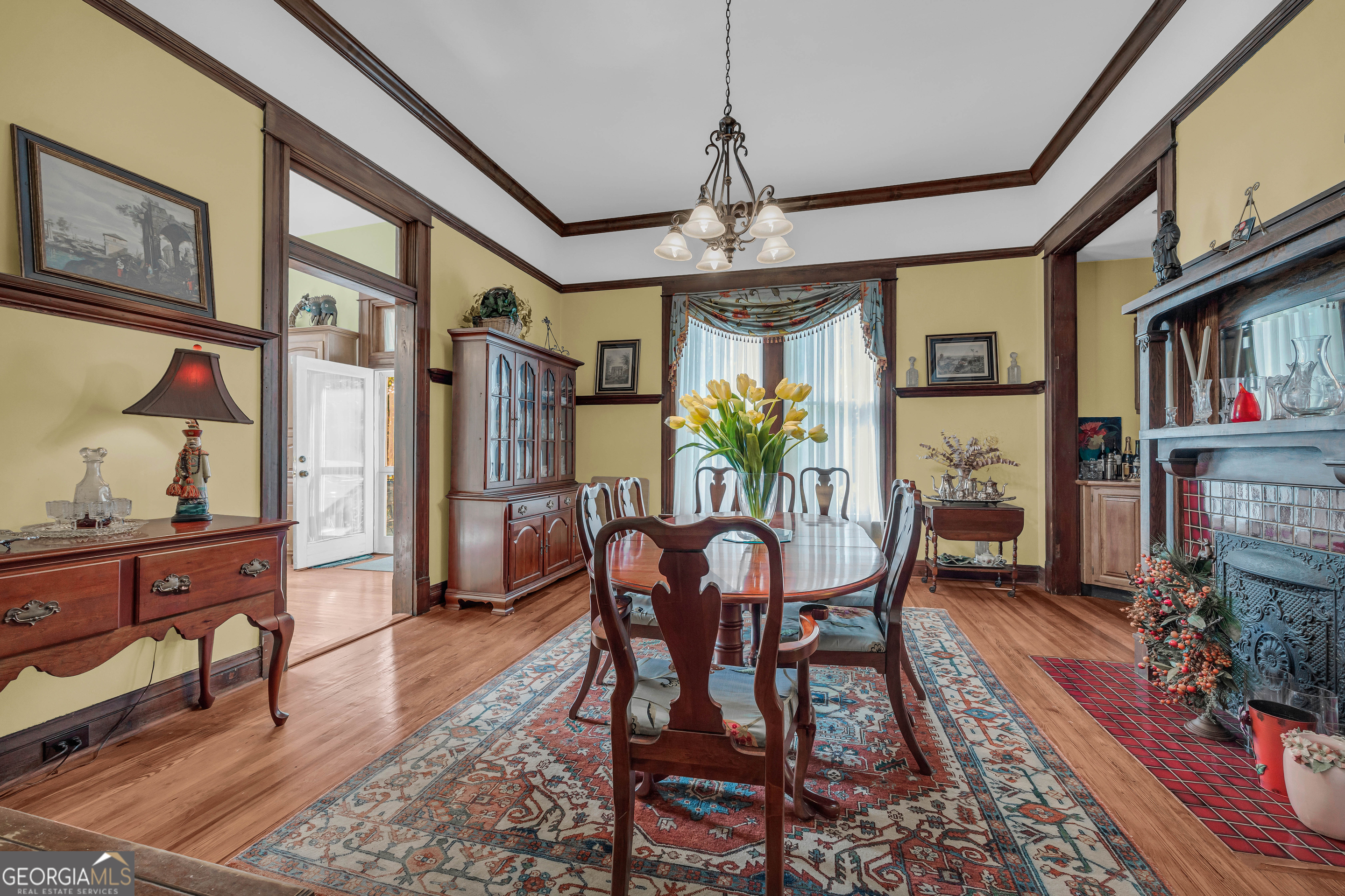 105 South Thomas Street Elberton, GA 30635 - Photo 21 of 57 a dining room with furniture a chandelier and wooden floor
