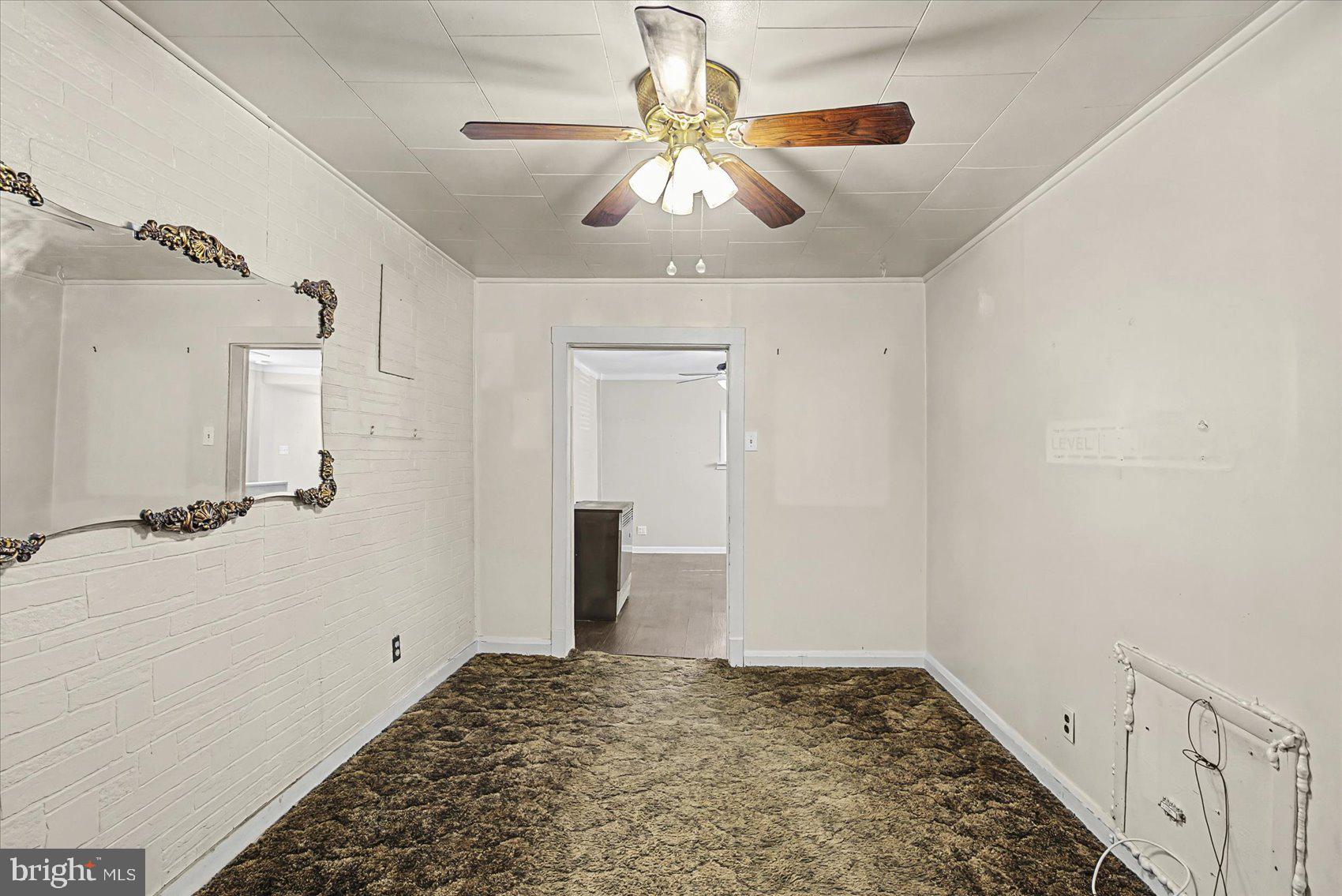 2707 Sparrows Point Road Baltimore, MD 21219 - Photo 5 of 34 Living room