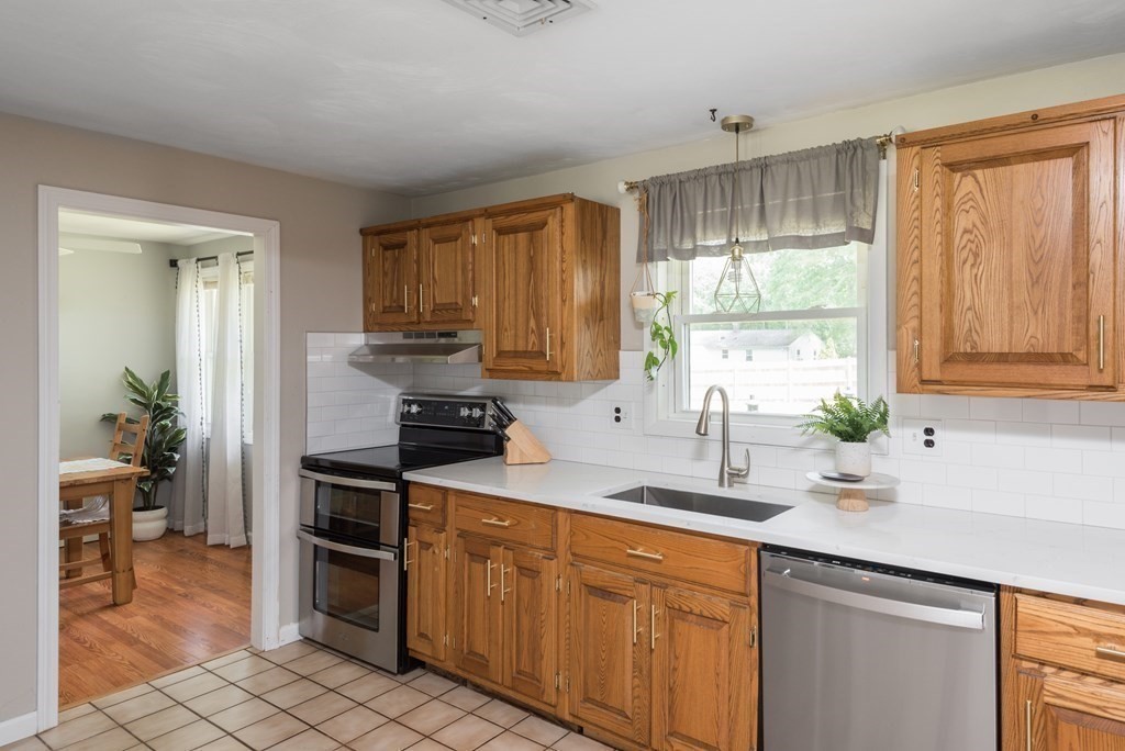 175 Nicholas Road Raynham, MA 02767 - Photo 8 of 24 Gallery Image 8
