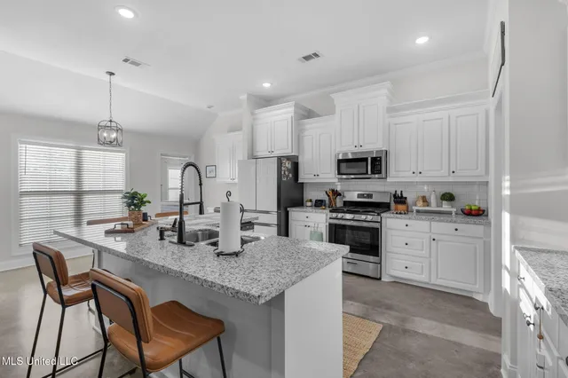 $299,999 | 117 Bailey Cove, Canton, MS 39046