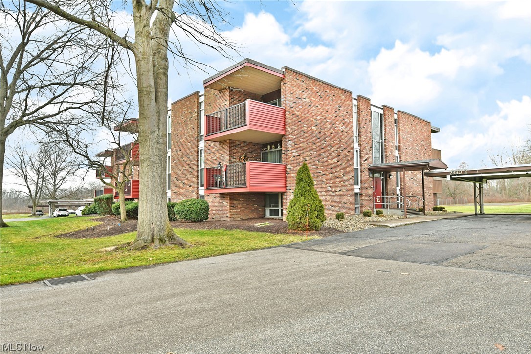 2980 North River Road Northeast, Unit E3 Warren, OH 44483 - Photo 2 of 27 View of property