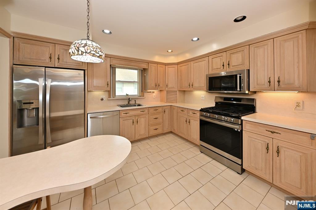 216 Mehrhof Road Little Ferry, NJ 07643 - Photo 6 of 22