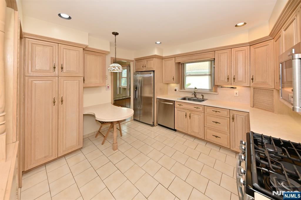 216 Mehrhof Road Little Ferry, NJ 07643 - Photo 7 of 22