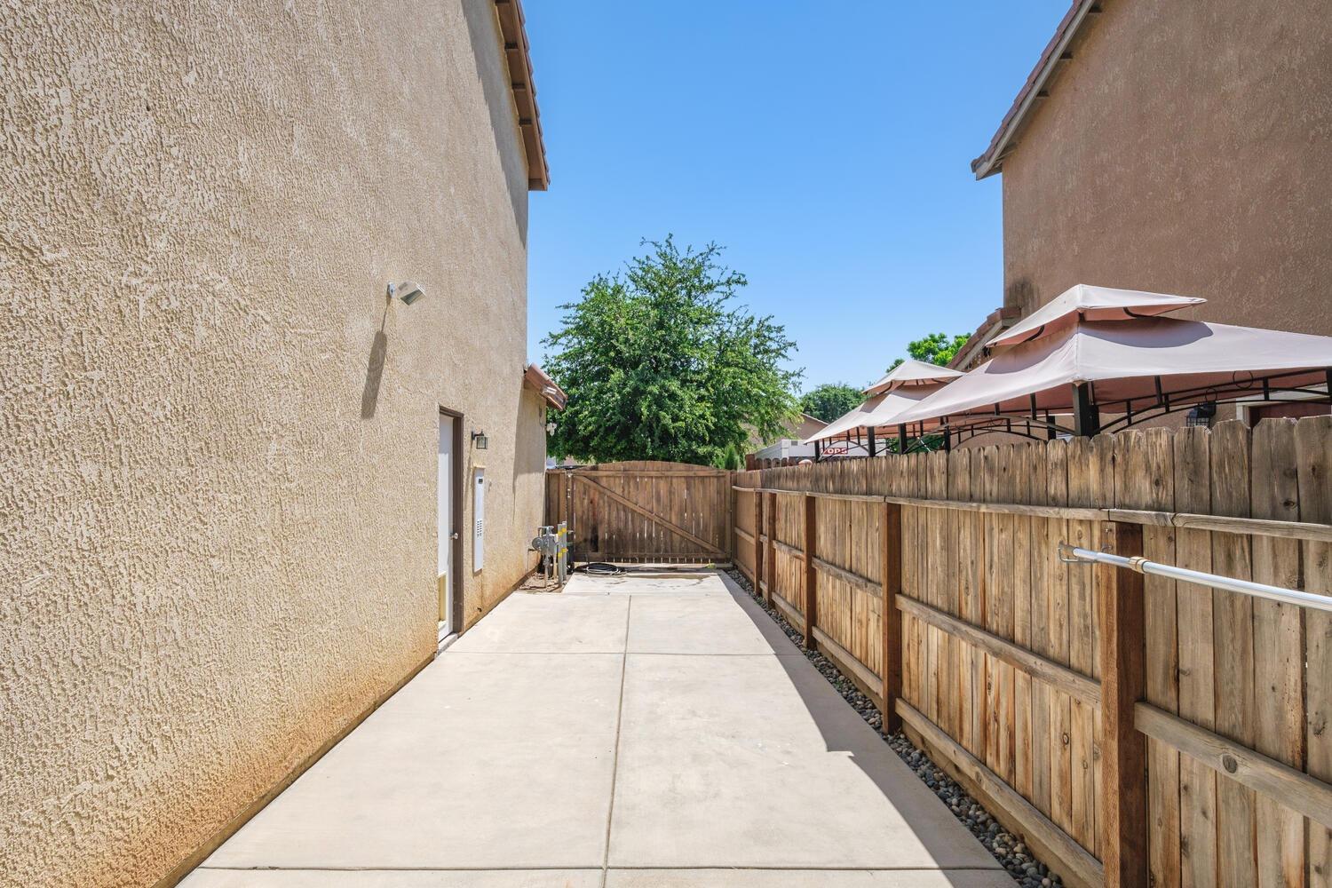 1182 Carson Avenue Clovis, CA 93611 - Photo 35 of 38 a view of a dinning room with wooden floor