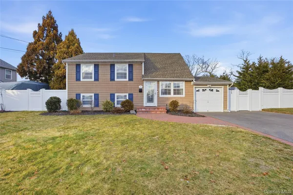 $725,000 | 147 Ruth Street, West Islip, NY 11795