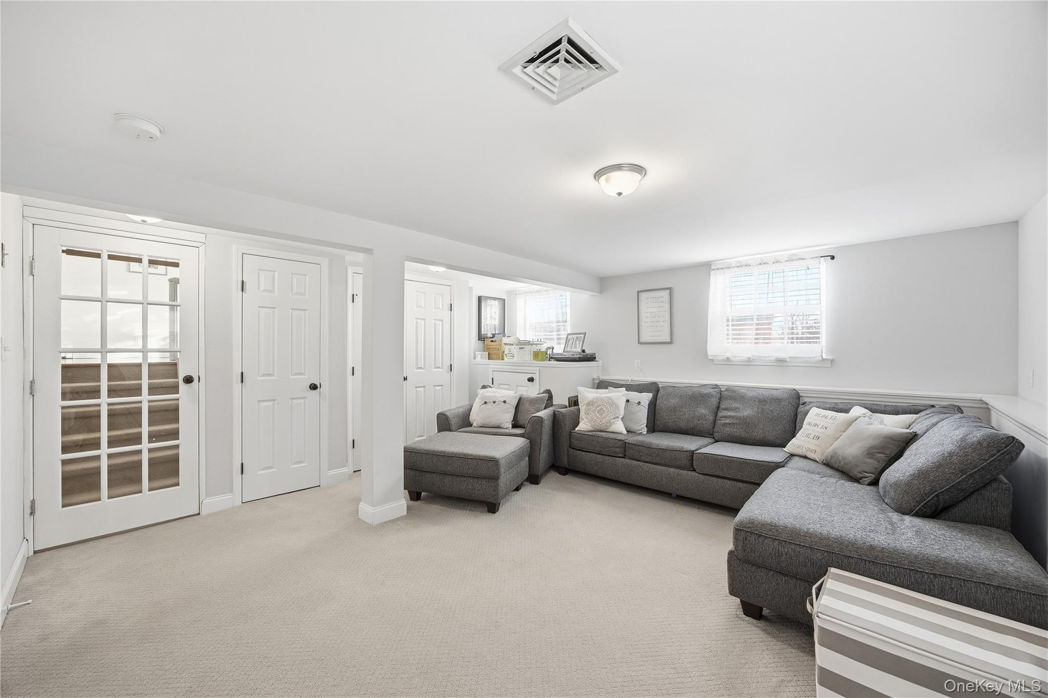 147 Ruth Street West Islip, NY 11795 - Photo 12 of 27