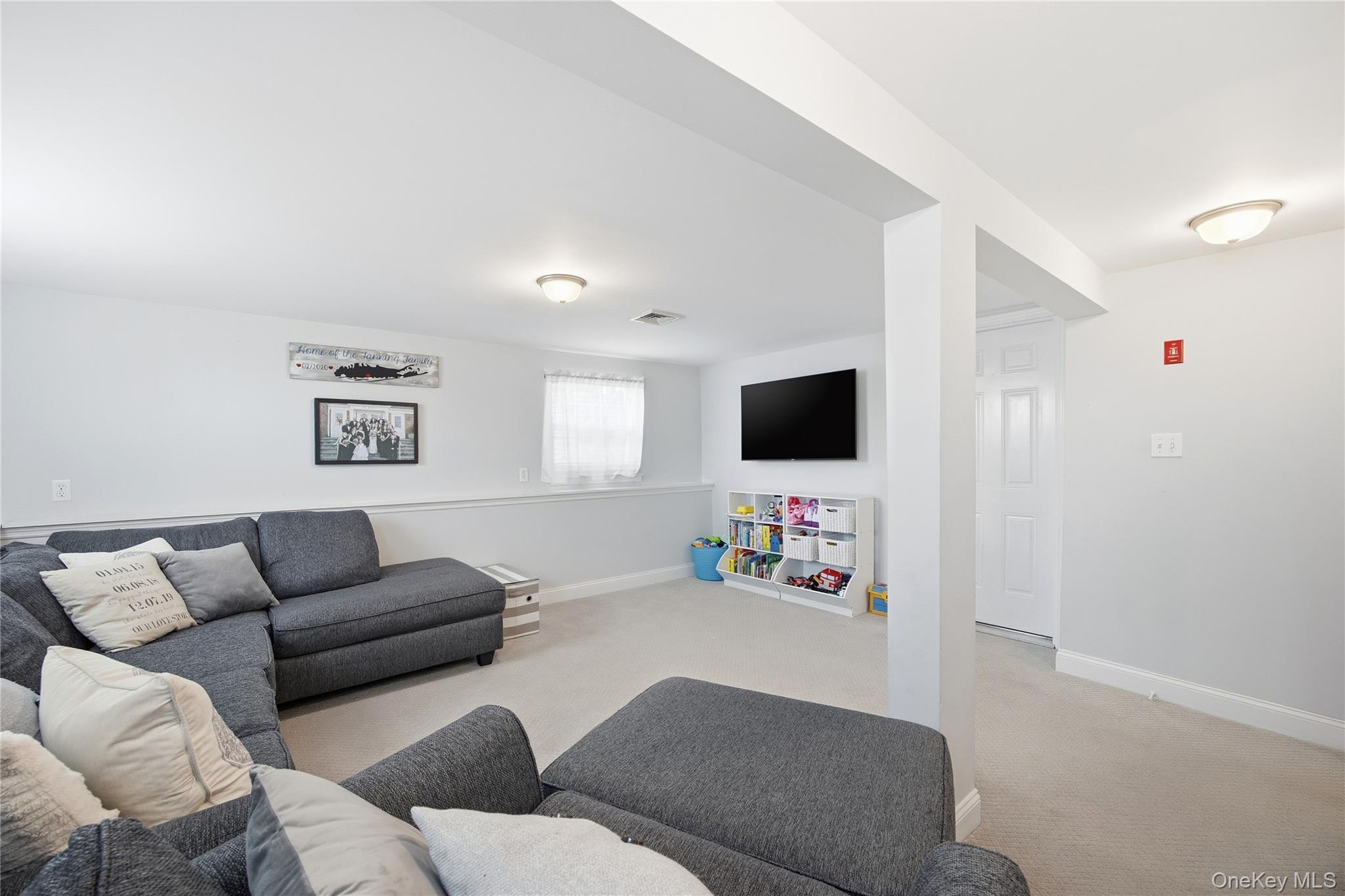 147 Ruth Street West Islip, NY 11795 - Photo 13 of 27