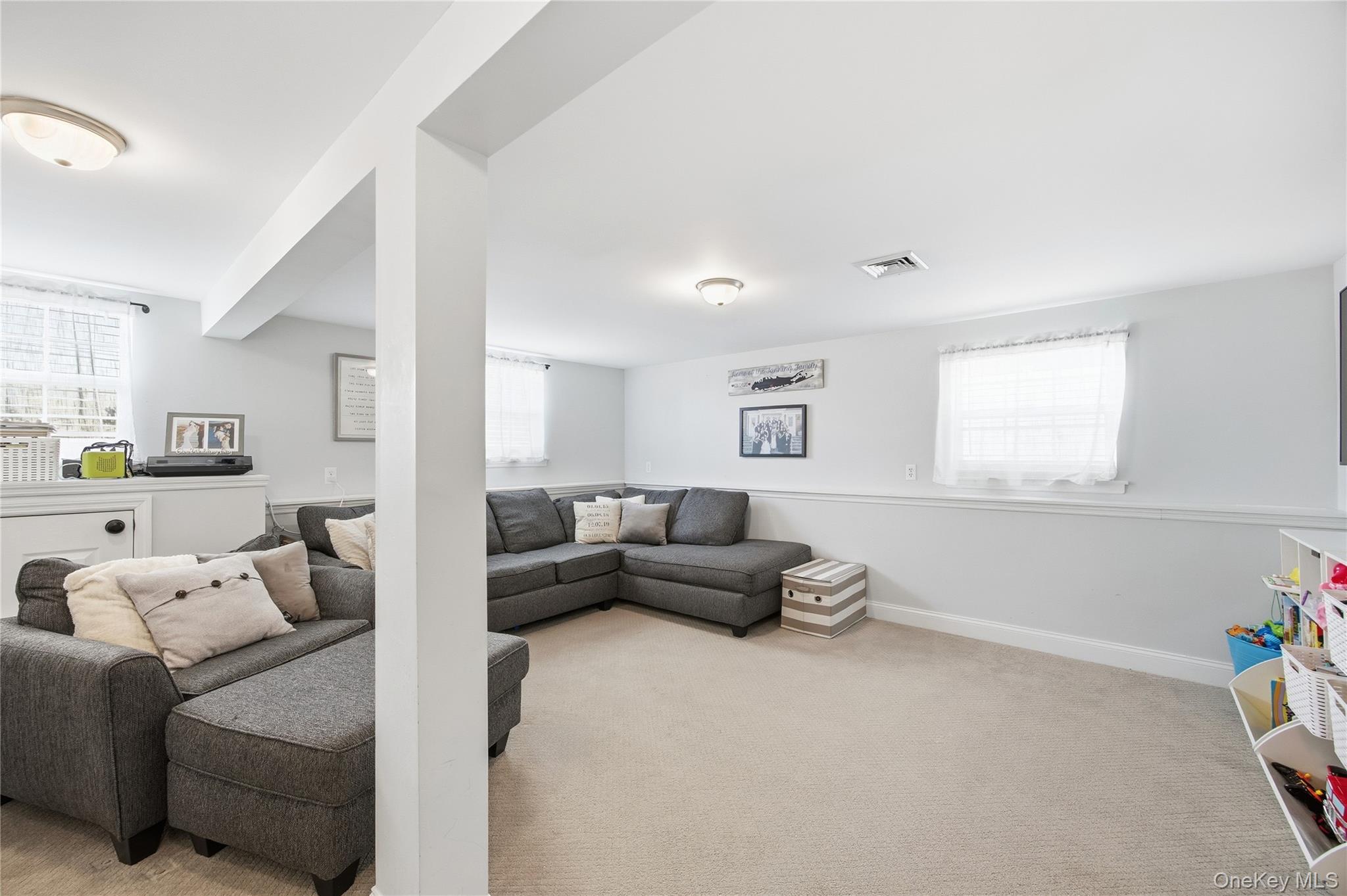 147 Ruth Street West Islip, NY 11795 - Photo 14 of 27