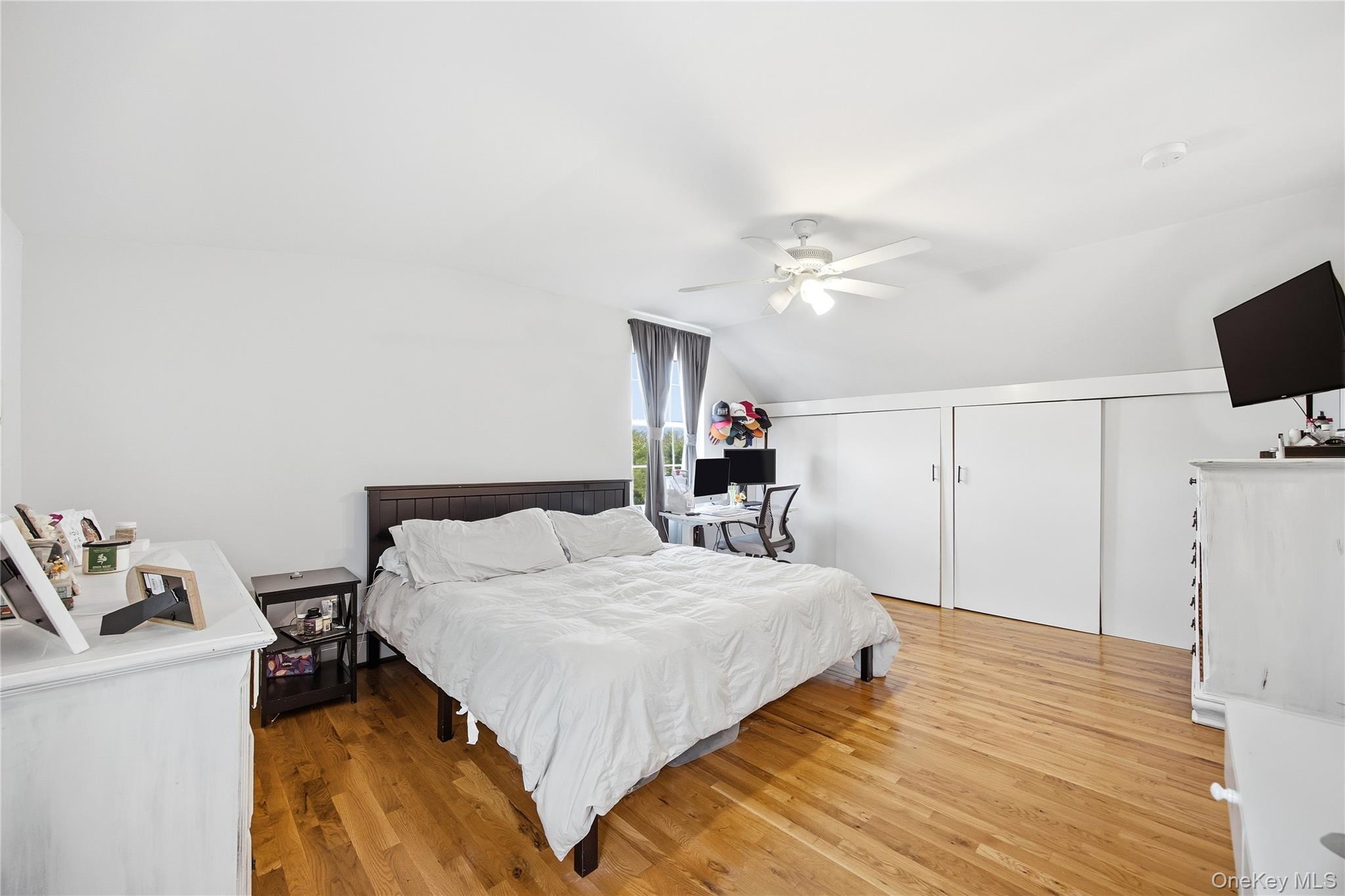 147 Ruth Street West Islip, NY 11795 - Photo 16 of 27