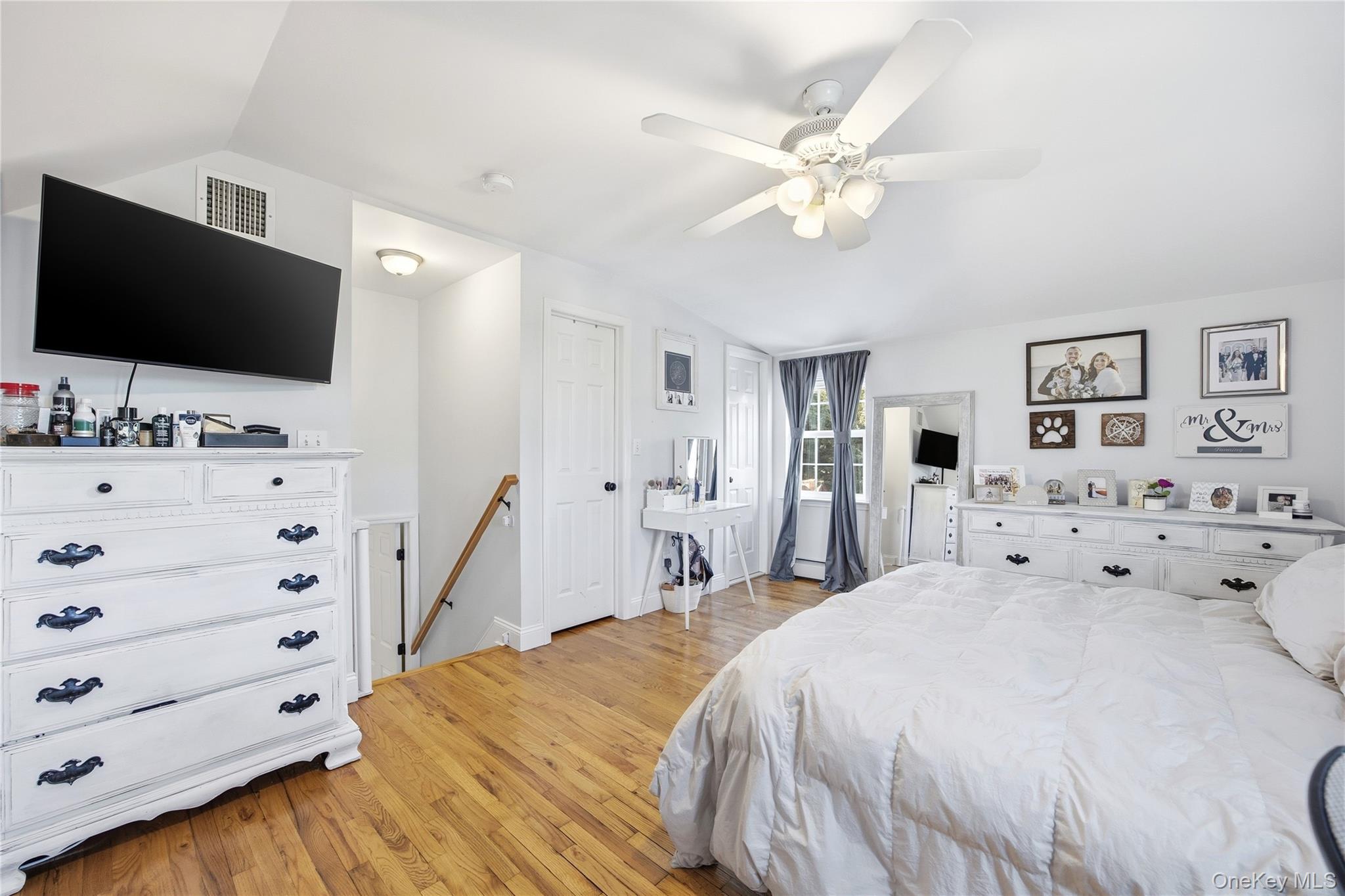 147 Ruth Street West Islip, NY 11795 - Photo 18 of 27