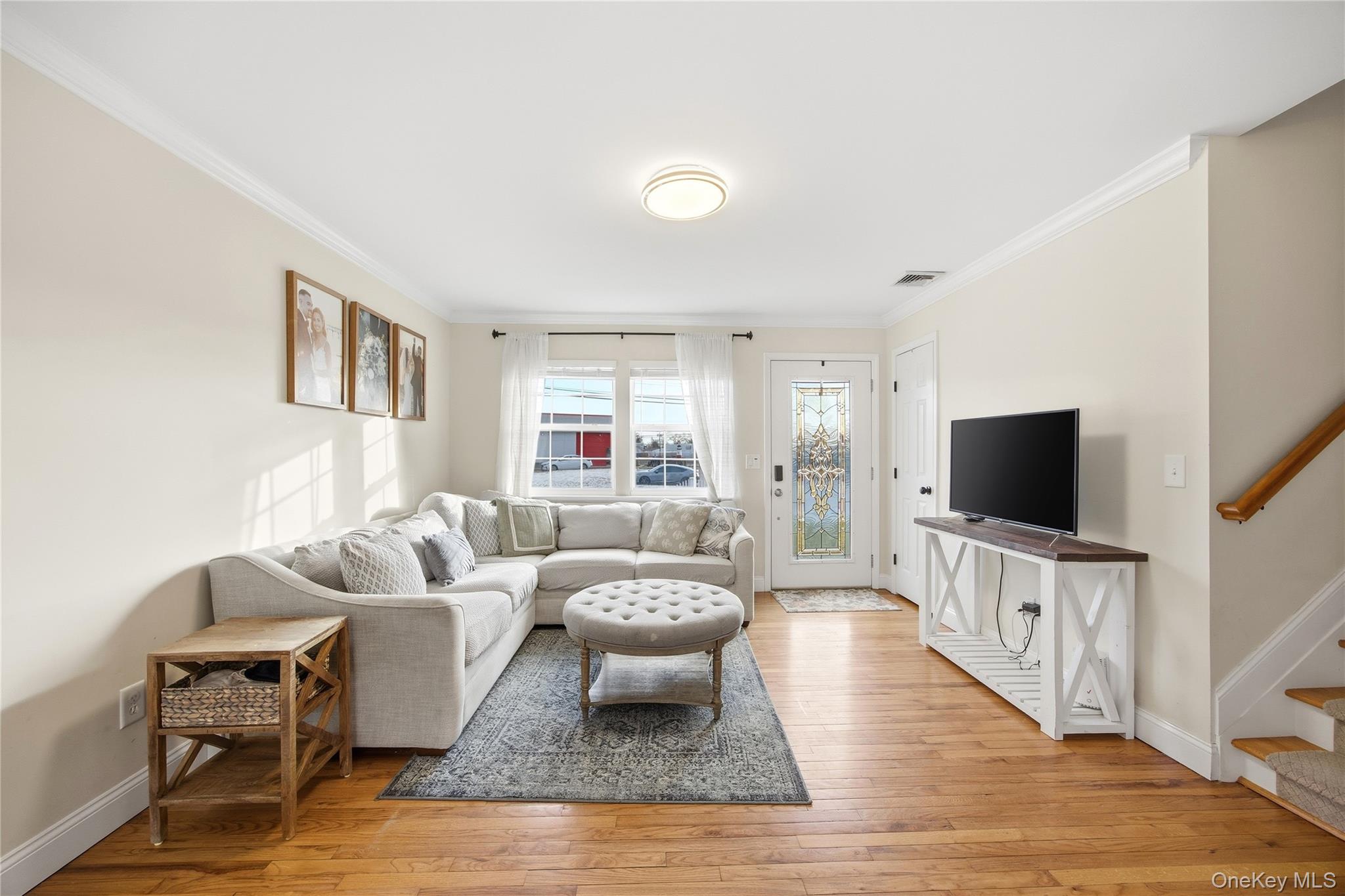 147 Ruth Street West Islip, NY 11795 - Photo 3 of 27