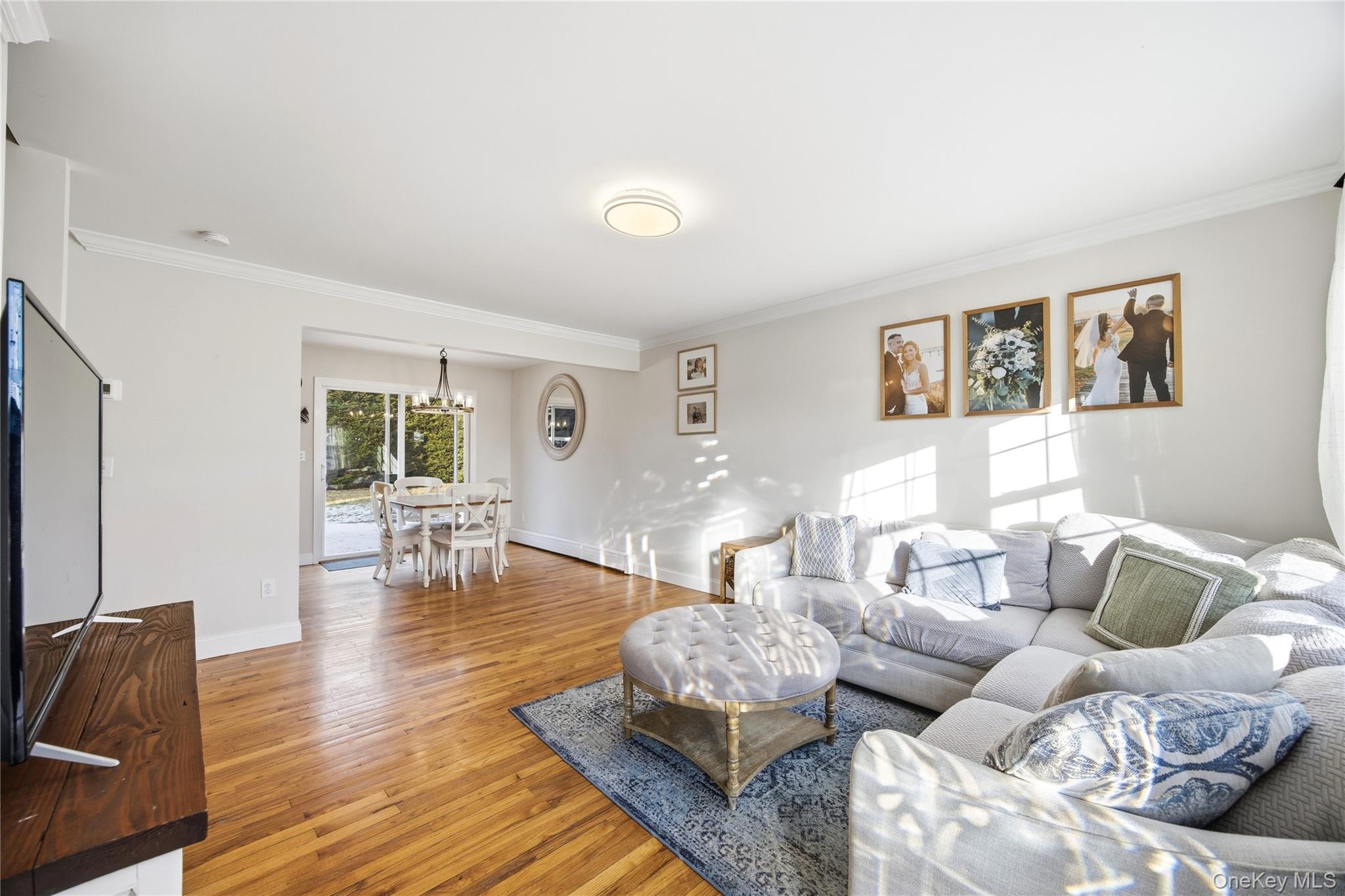 147 Ruth Street West Islip, NY 11795 - Photo 4 of 27