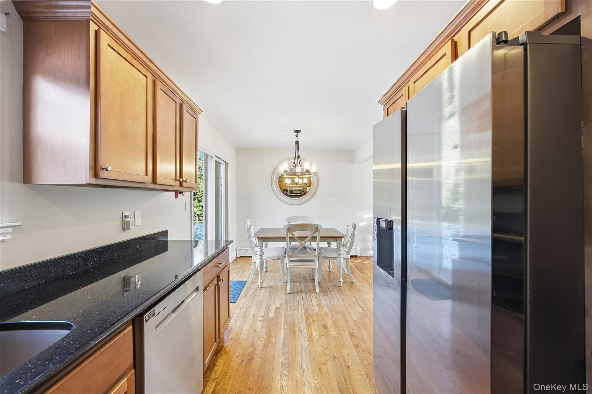 147 Ruth Street West Islip, NY 11795 - Photo 8 of 27