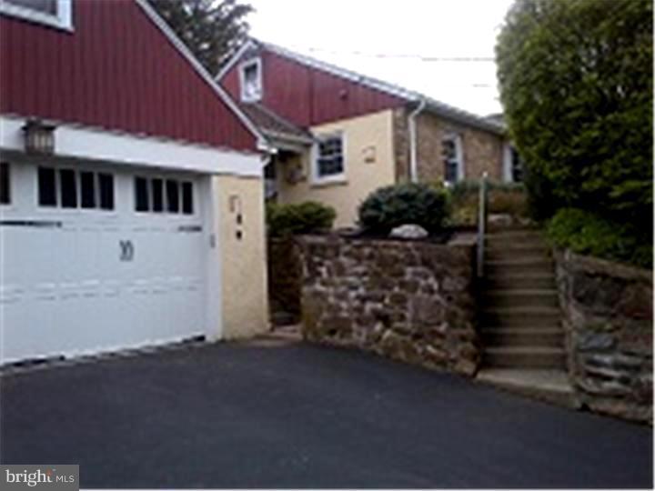 329 Horsham Road Hatboro, PA 19040 - Photo 22 of 25 Driveway