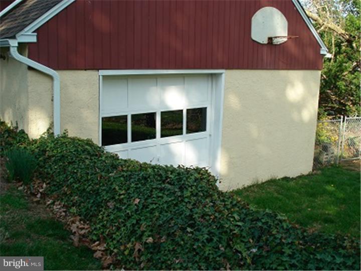 329 Horsham Road Hatboro, PA 19040 - Photo 23 of 25 Garage
