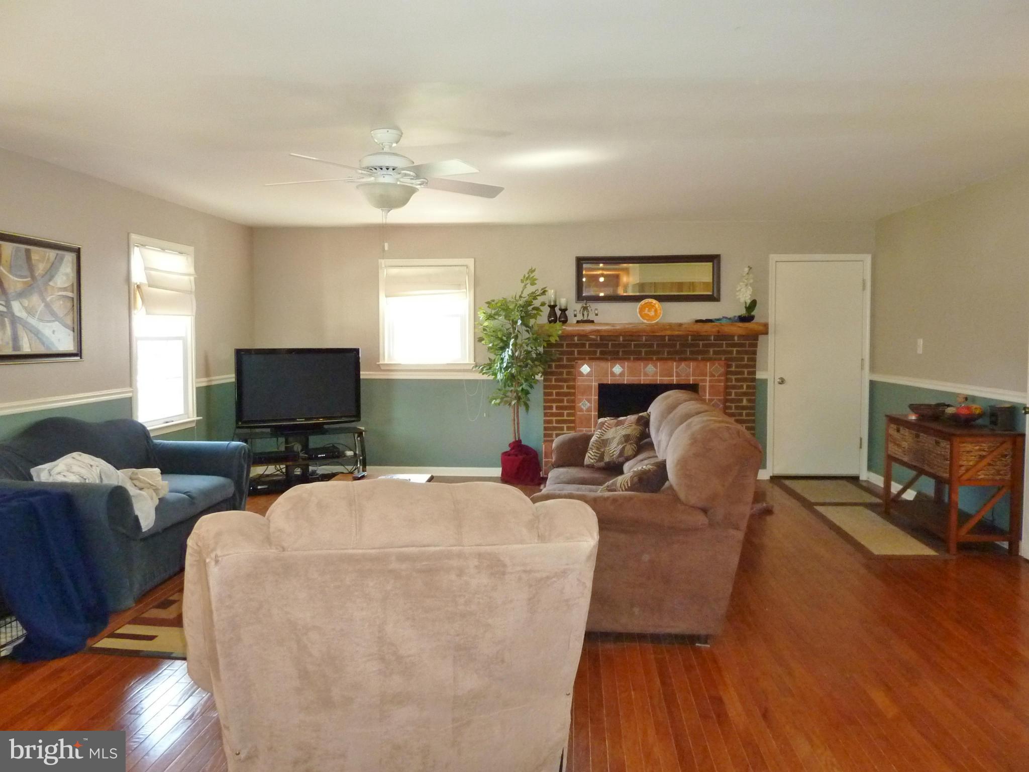112 Frederick Road Stephens City, VA 22655 - Photo 11 of 30 Living Room
