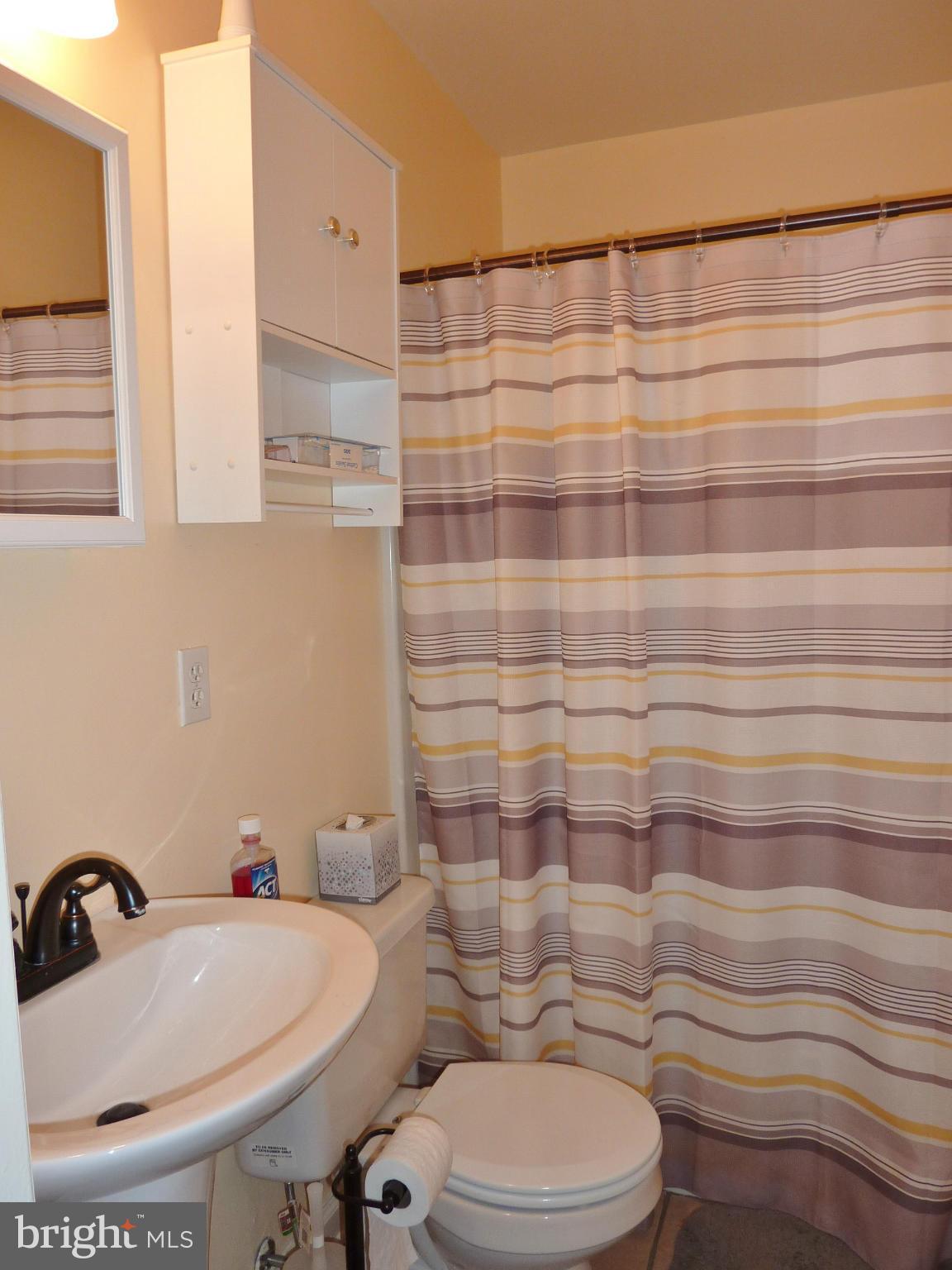 112 Frederick Road Stephens City, VA 22655 - Photo 23 of 30 Bath