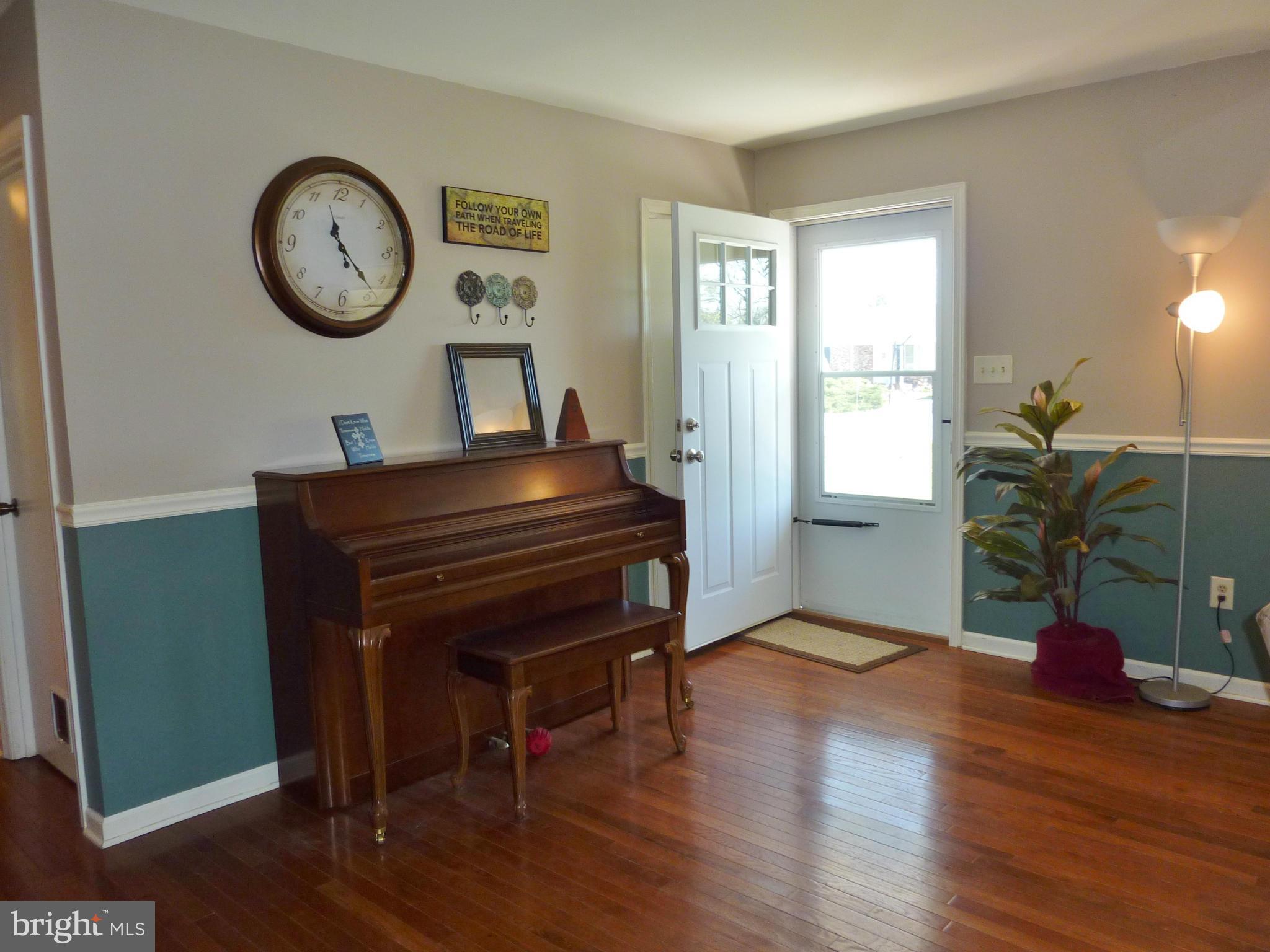112 Frederick Road Stephens City, VA 22655 - Photo 6 of 30 Entry