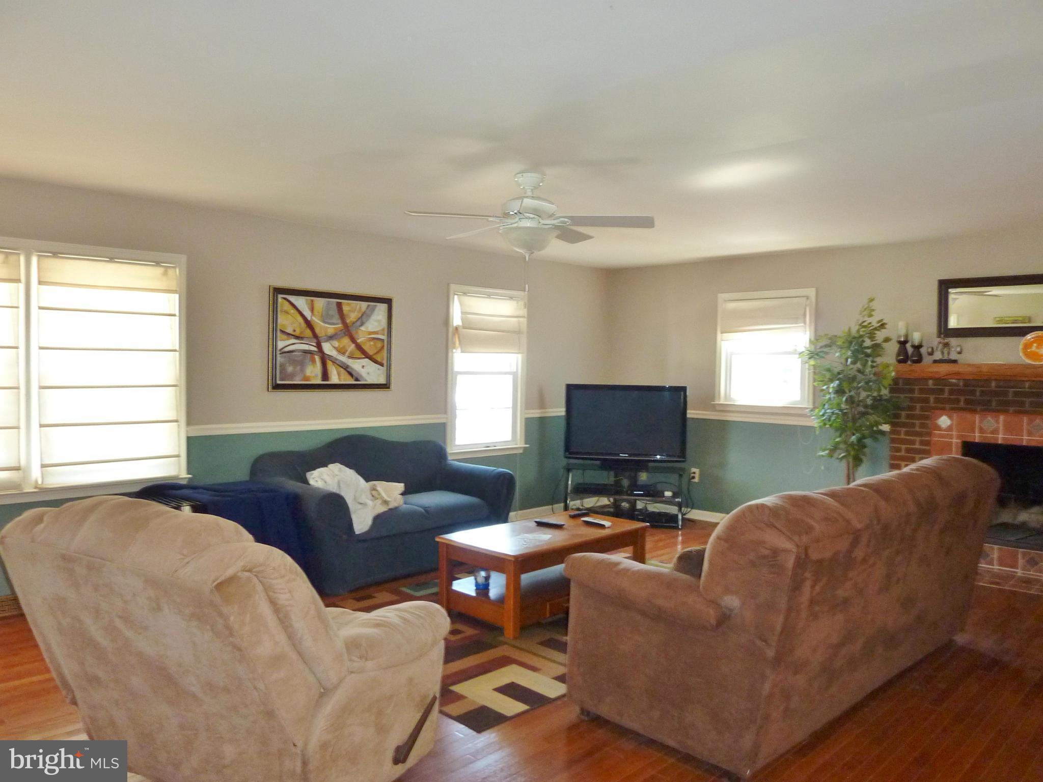 112 Frederick Road Stephens City, VA 22655 - Photo 7 of 30 Living Room