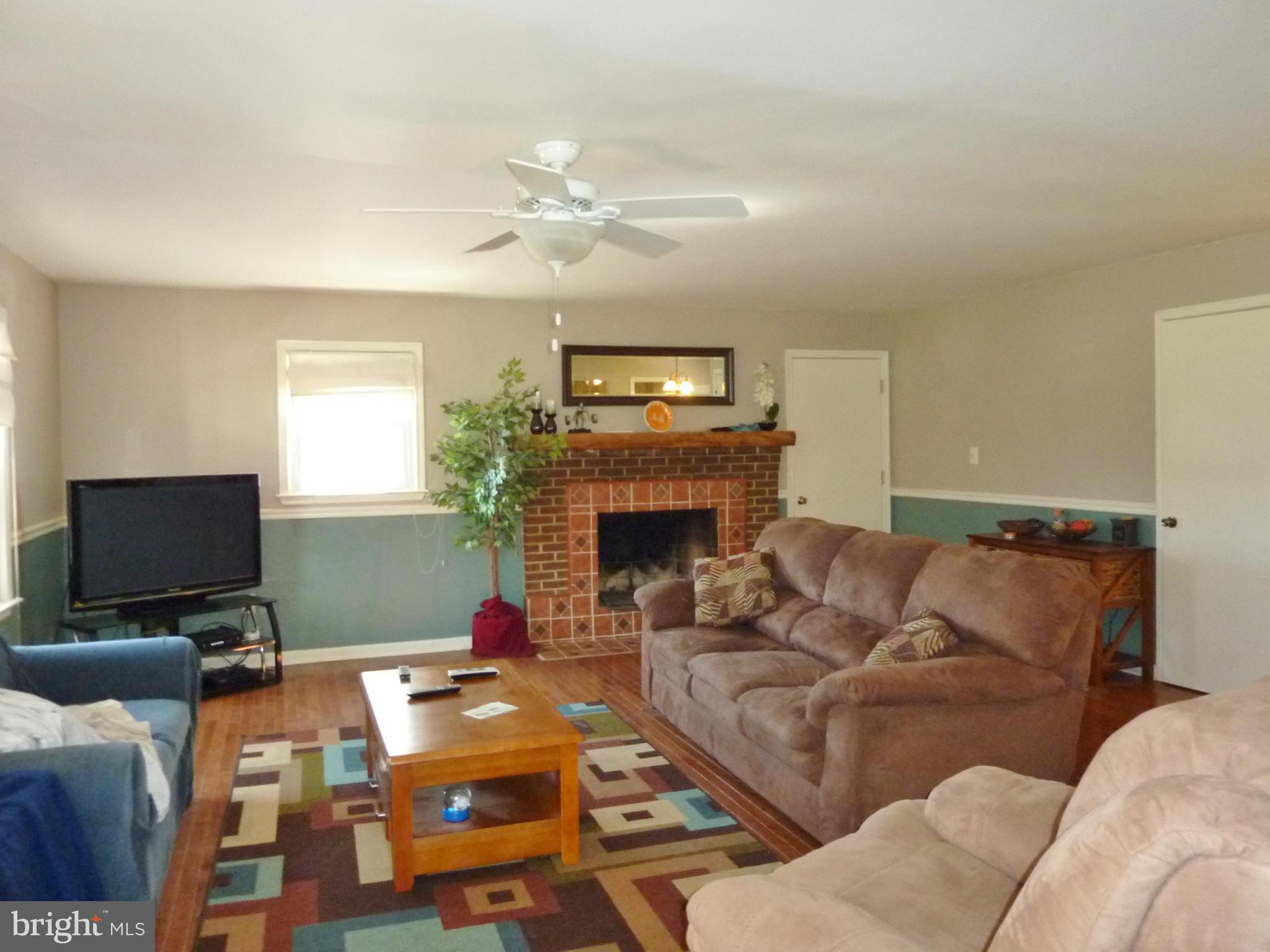 112 Frederick Road Stephens City, VA 22655 - Photo 10 of 30 Living Room
