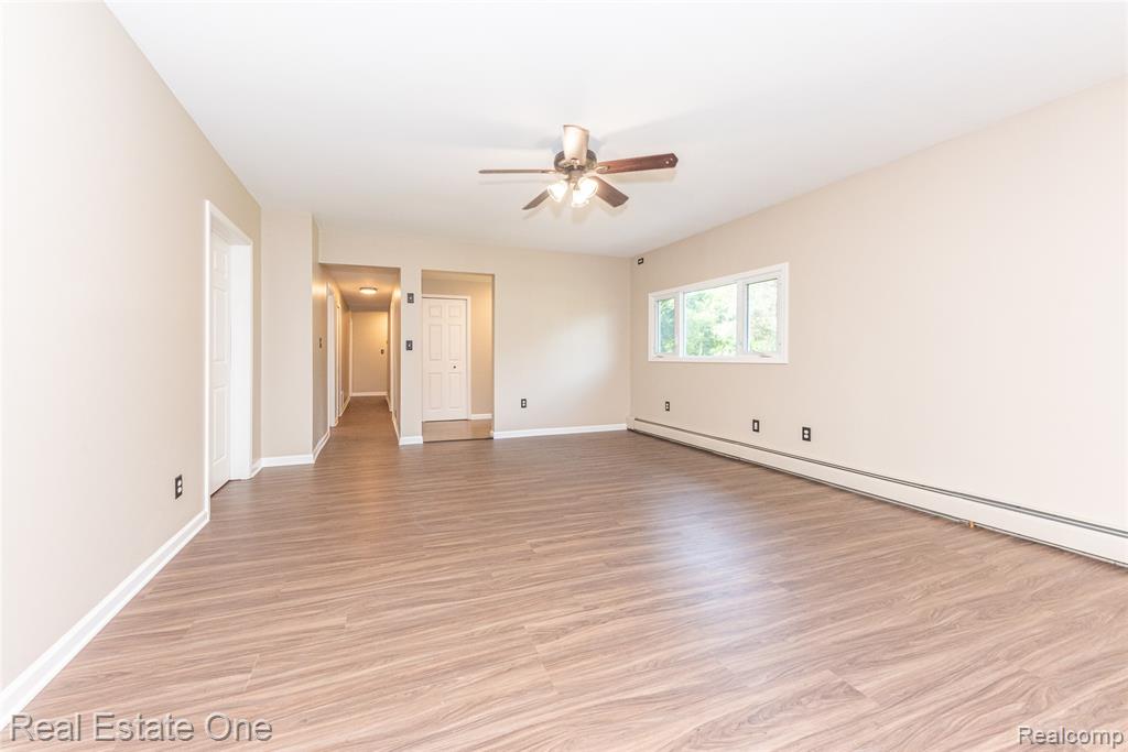 912 North Wixom Road Wixom, MI 48393 - Photo 6 of 49