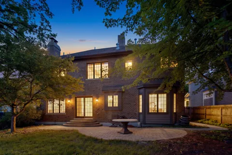$1,725,000 | 639 North Wright Street, Naperville, IL 60563