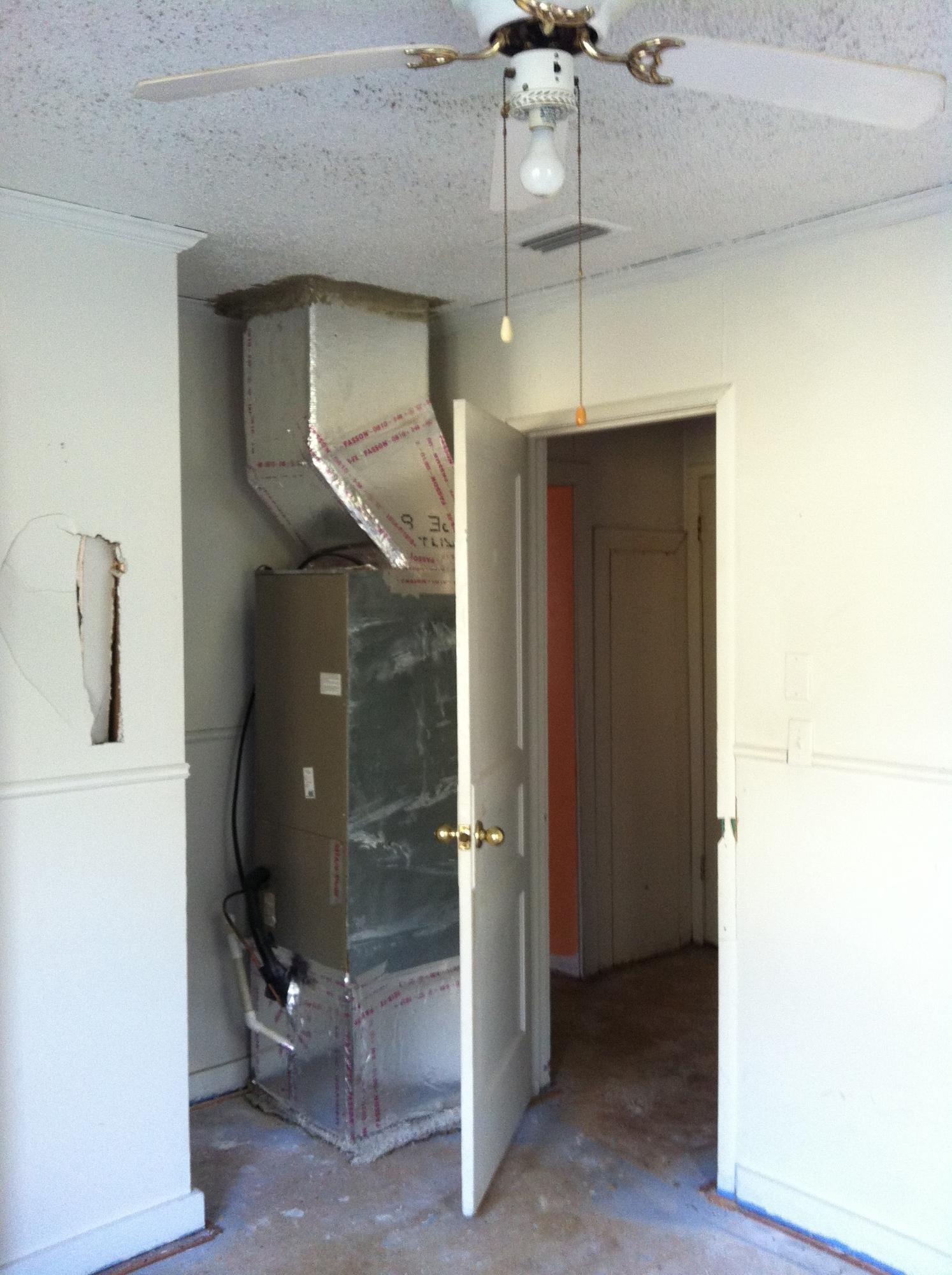 1201 Tallokas Road Crestview, FL 32536 - Photo 16 of 34 a view of a hallway with a room