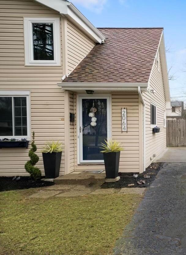 2064 Zollinger Road Upper Arlington, OH 43221 - Photo 3 of 8 FDFC8E9B-6229-45E7-BC5B-6DC8FD99A376