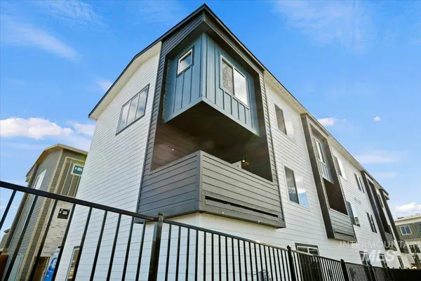 $323,000 | 521 North Lucy Lane, Nampa, ID 83687